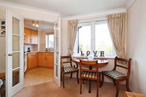 LIVING ROOM- click for photo gallery